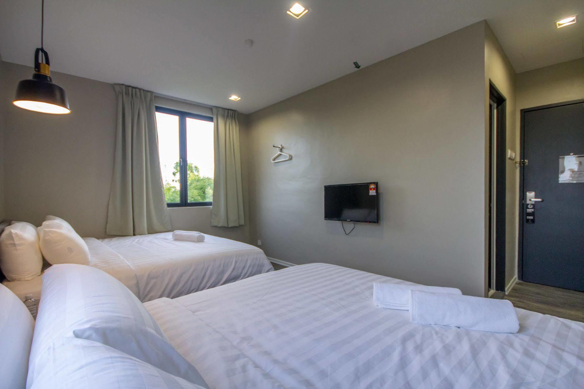 Chariton Hotel Alma Bukit Mertajam Kültér fotó
